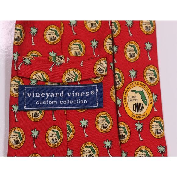 Vineyard Vines CMAA Club Managers Association of America Red Silk Necktie Tie - Picture 5 of 6